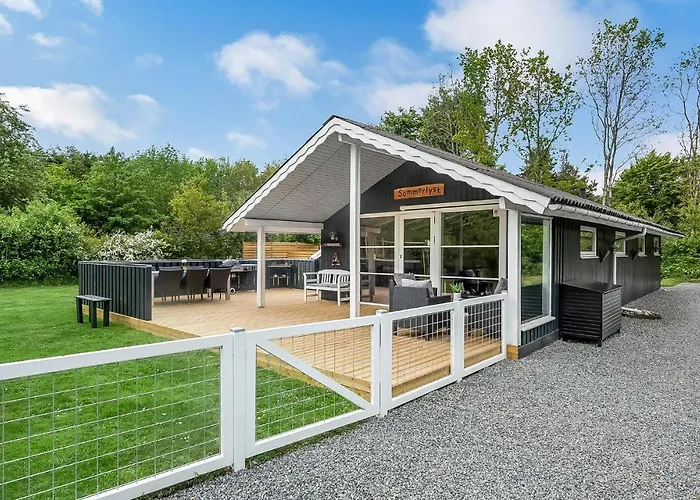 Holiday home Three-bedroom In