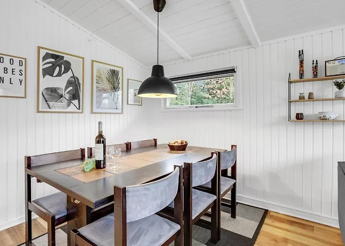 Three-bedroom In Holiday home *