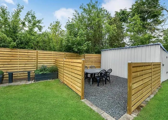 Three-bedroom In Holiday home *