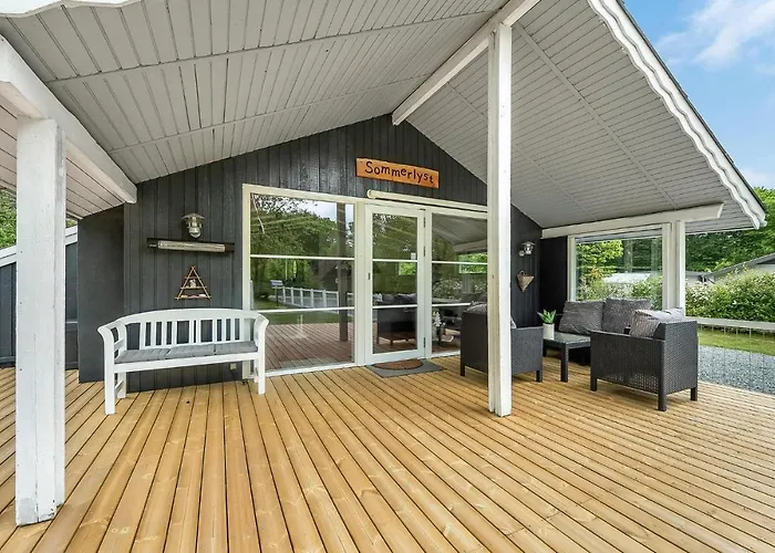 Three-bedroom In Holiday home *